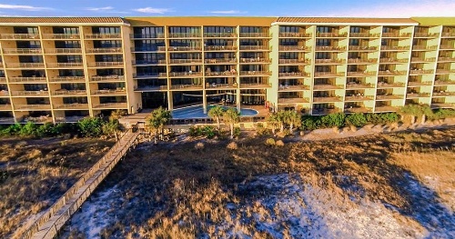 711 Holiday Isle image 1