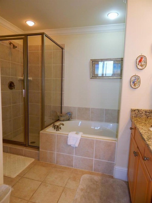 711 Holiday Isle image 5