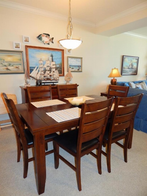 711 Holiday Isle image 8